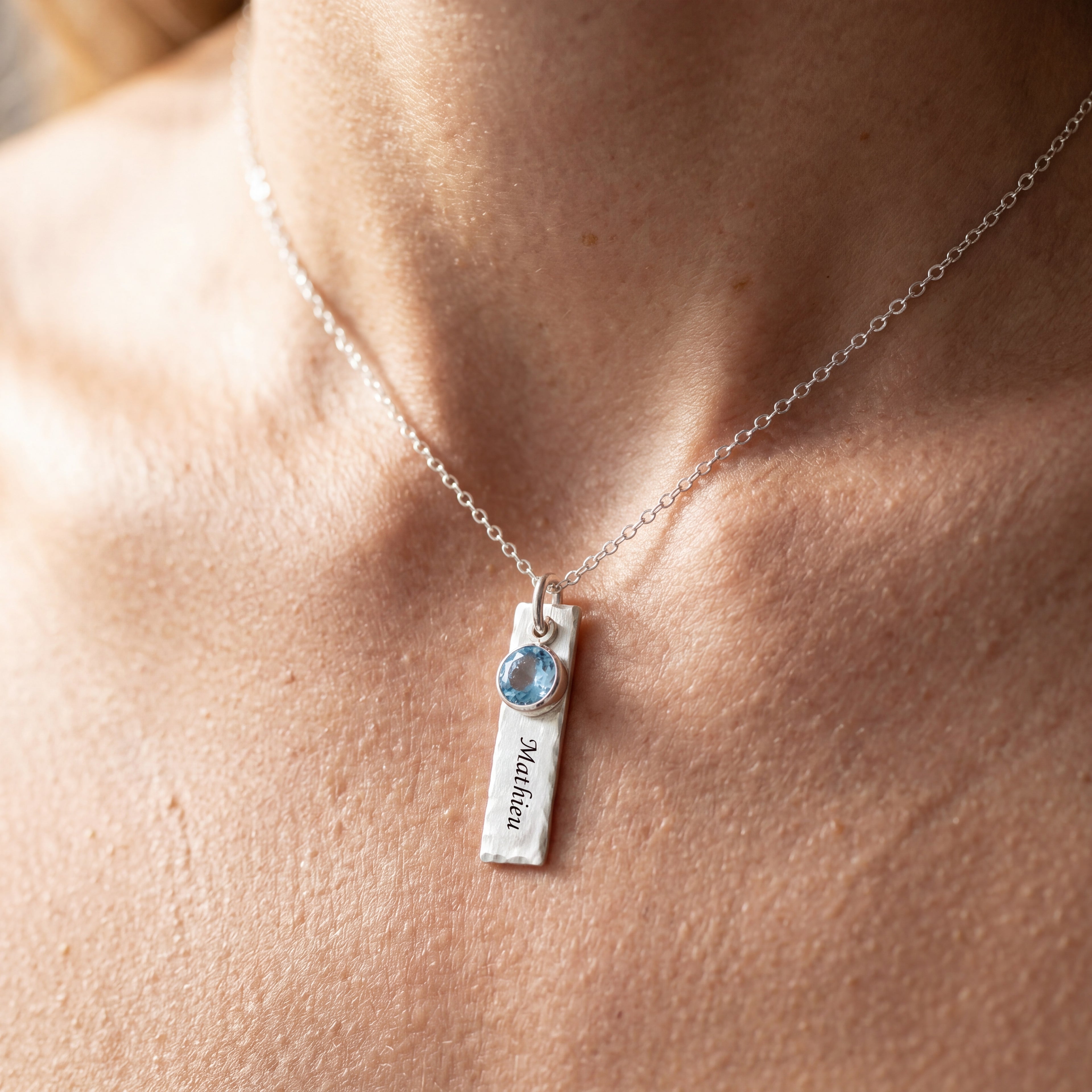 Collar de piedra de nacimiento "Celeste"