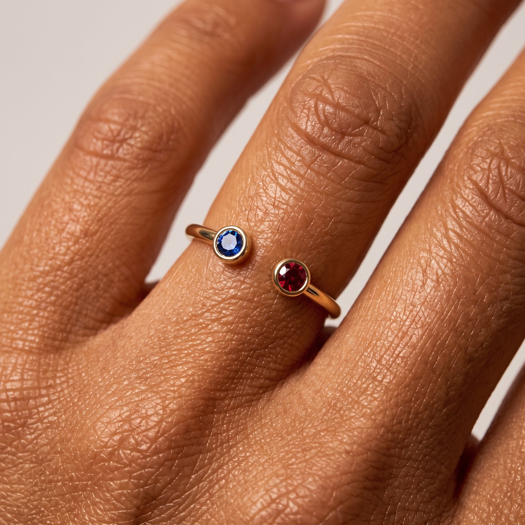 Anillo Ajustable con Piedra de Nacimiento "Cove"