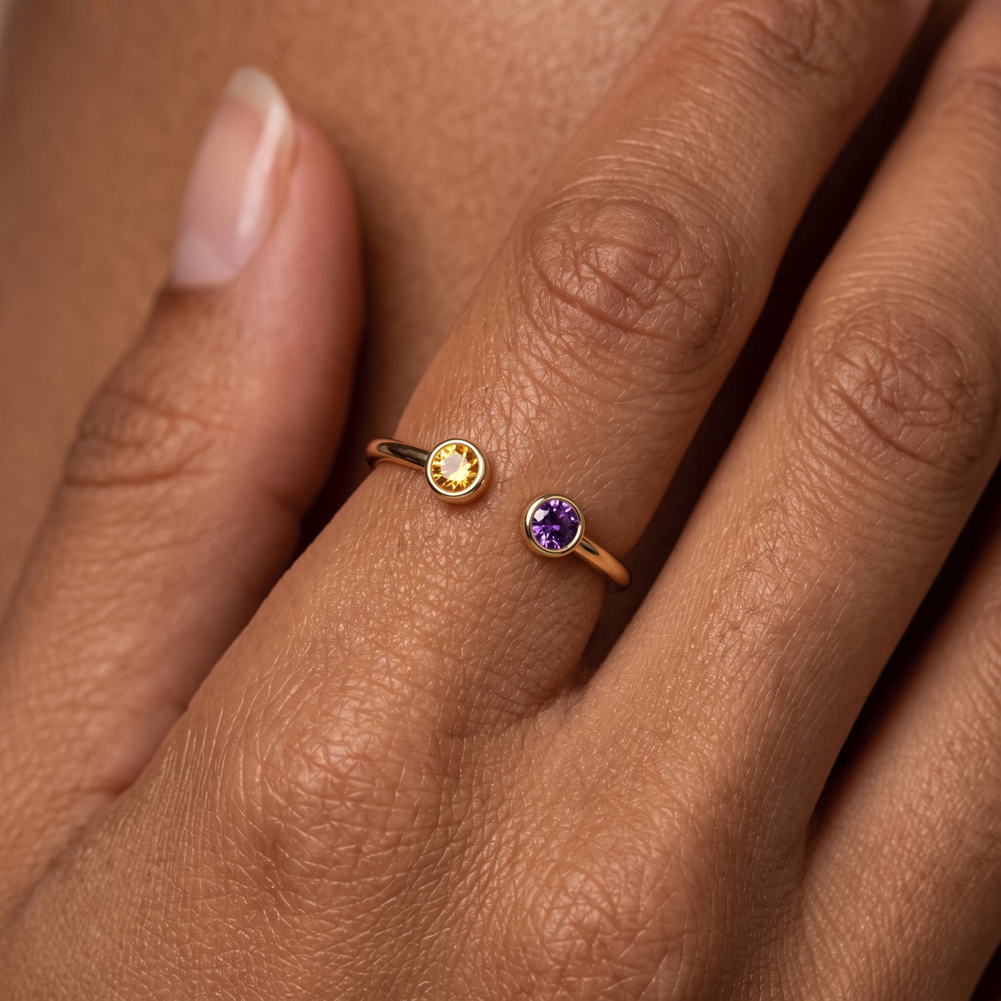 Anillo Ajustable con Piedra de Nacimiento "Cove"