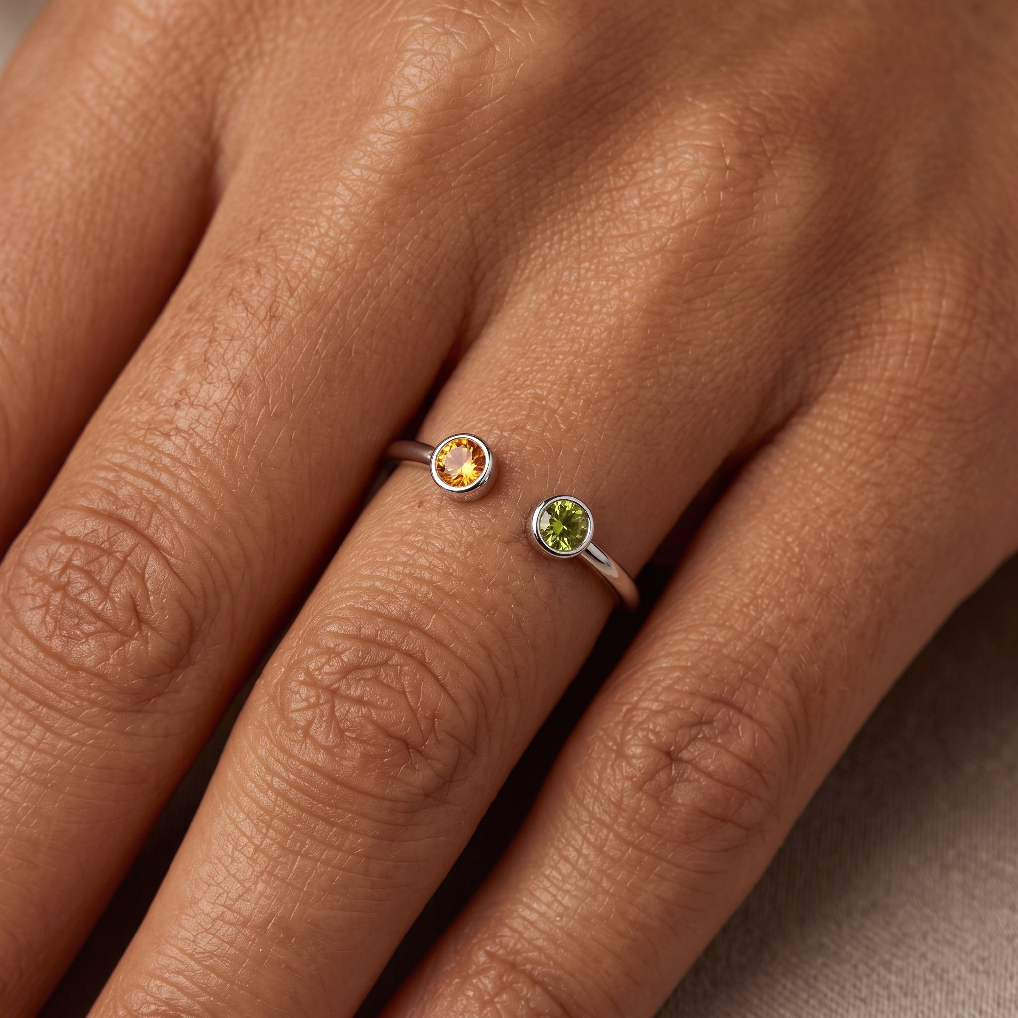 Anillo Ajustable con Piedra de Nacimiento "Cove"