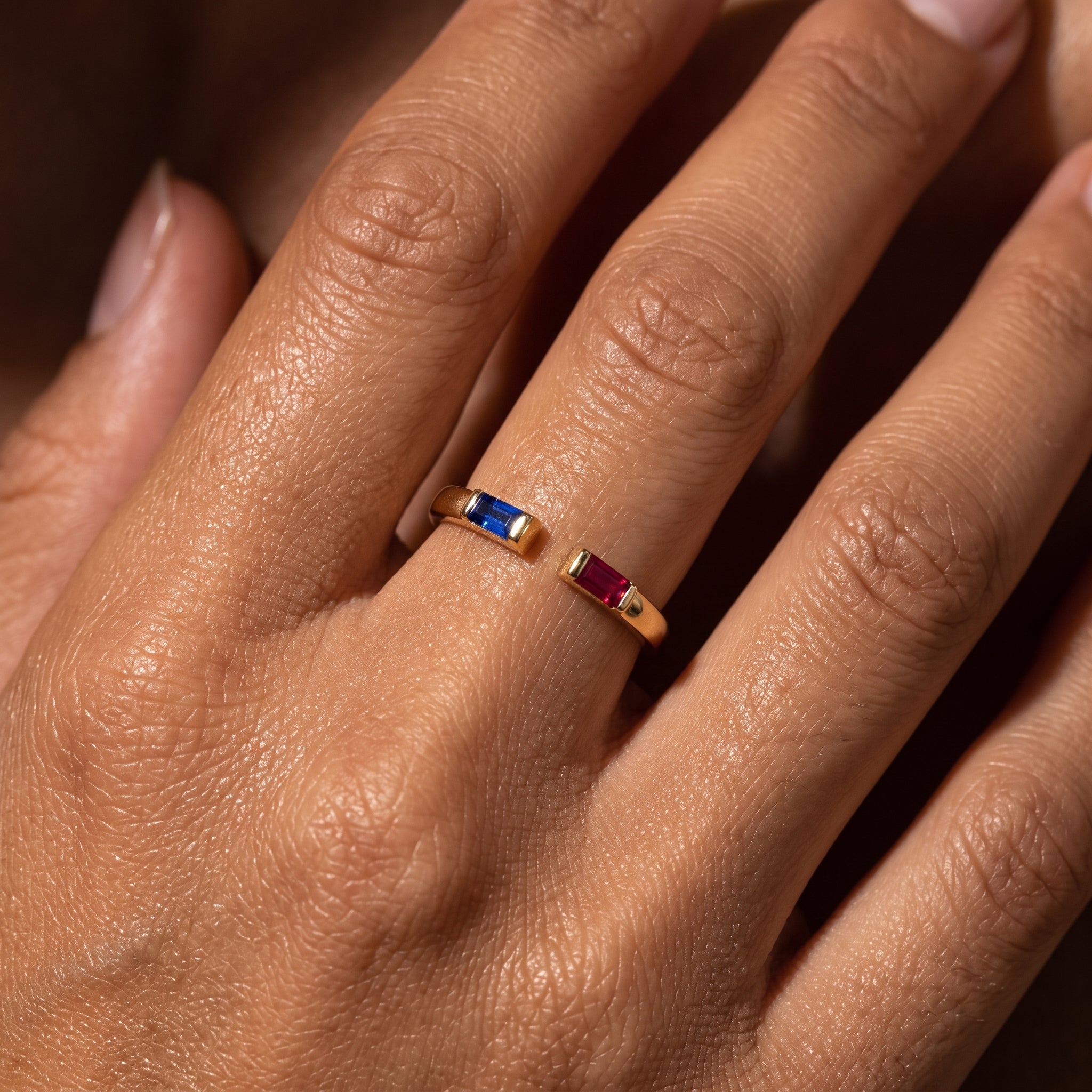 Anillo ajustable con piedra de nacimiento "Ember"