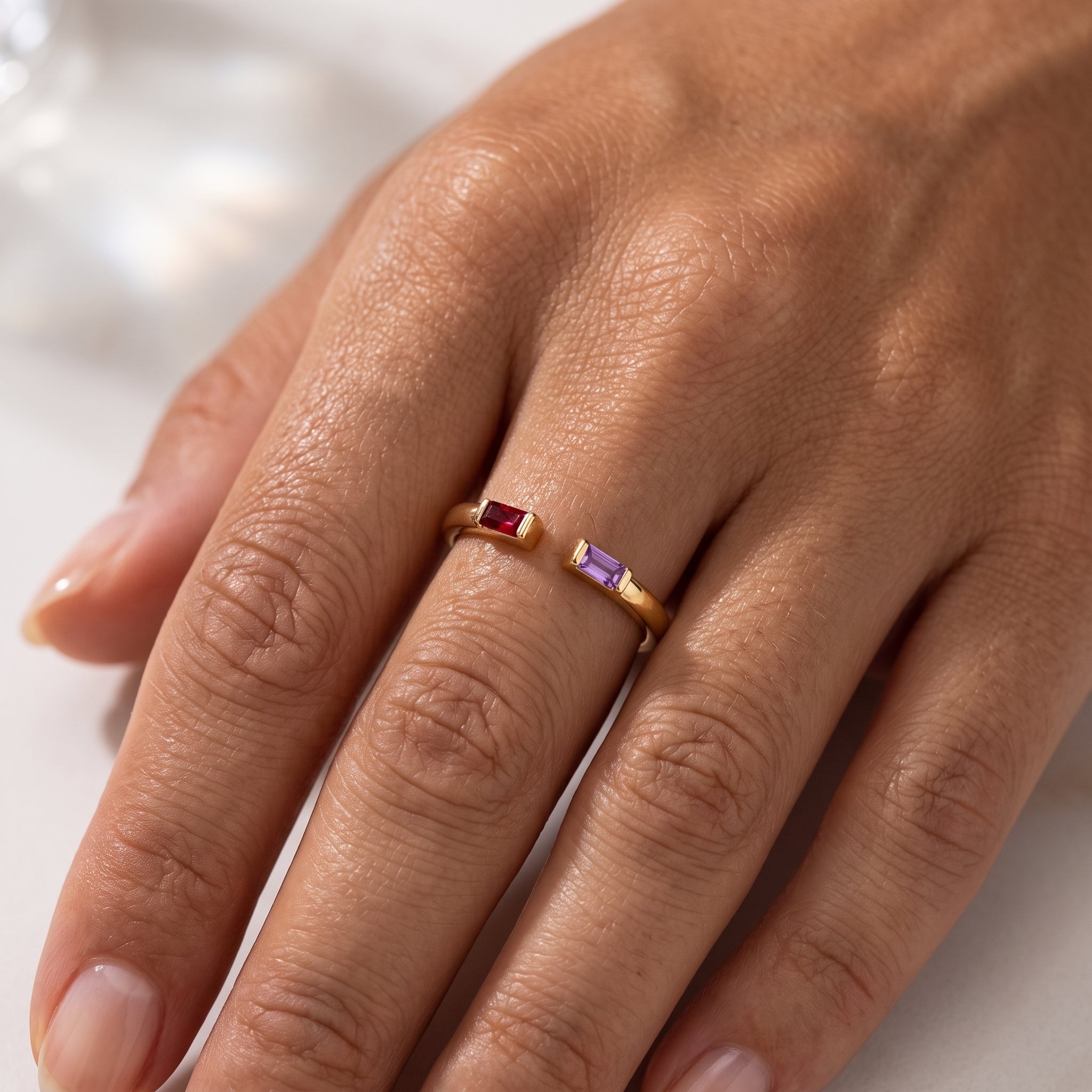 Anillo ajustable con piedra de nacimiento "Ember"