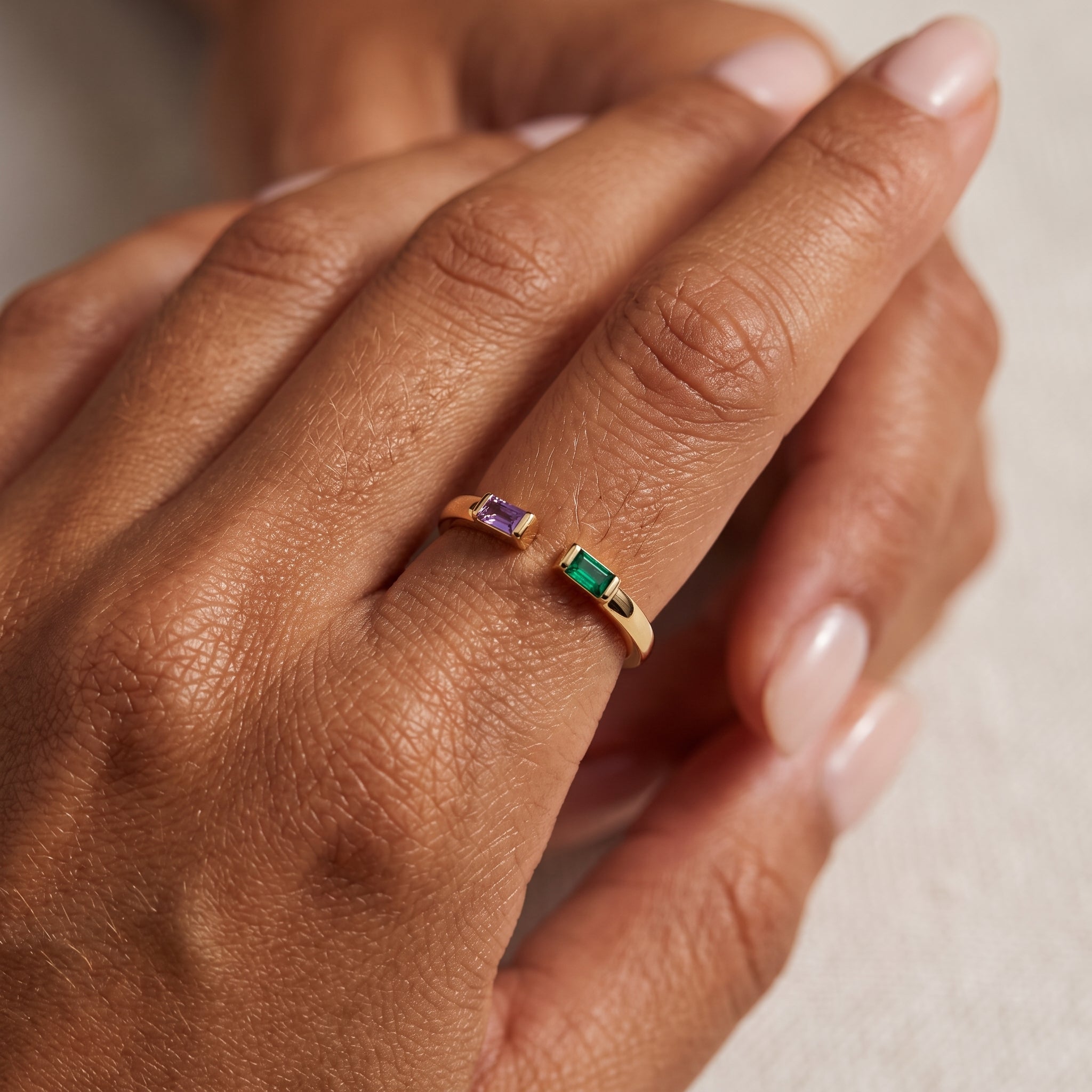 Anillo ajustable con piedra de nacimiento "Ember"