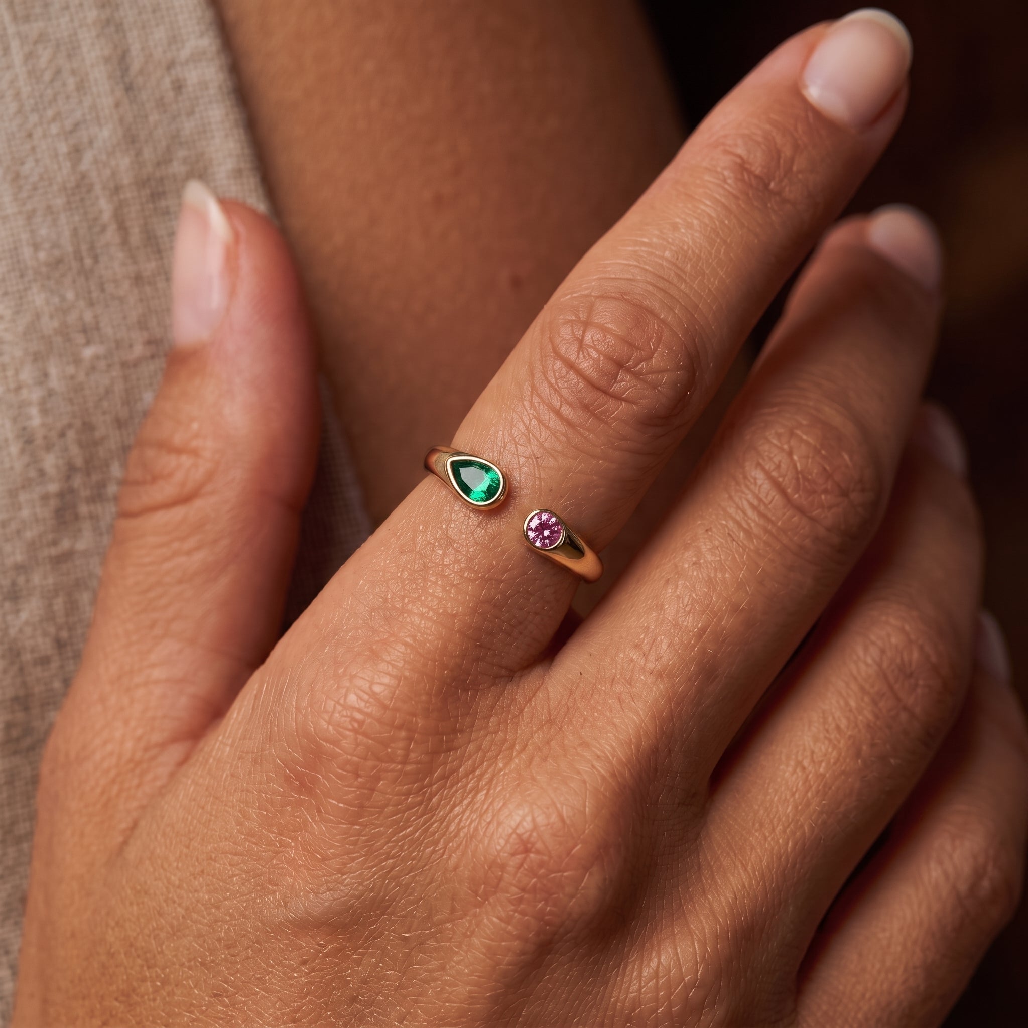 Anillo Ajustable con Piedra de Nacimiento "Iris"