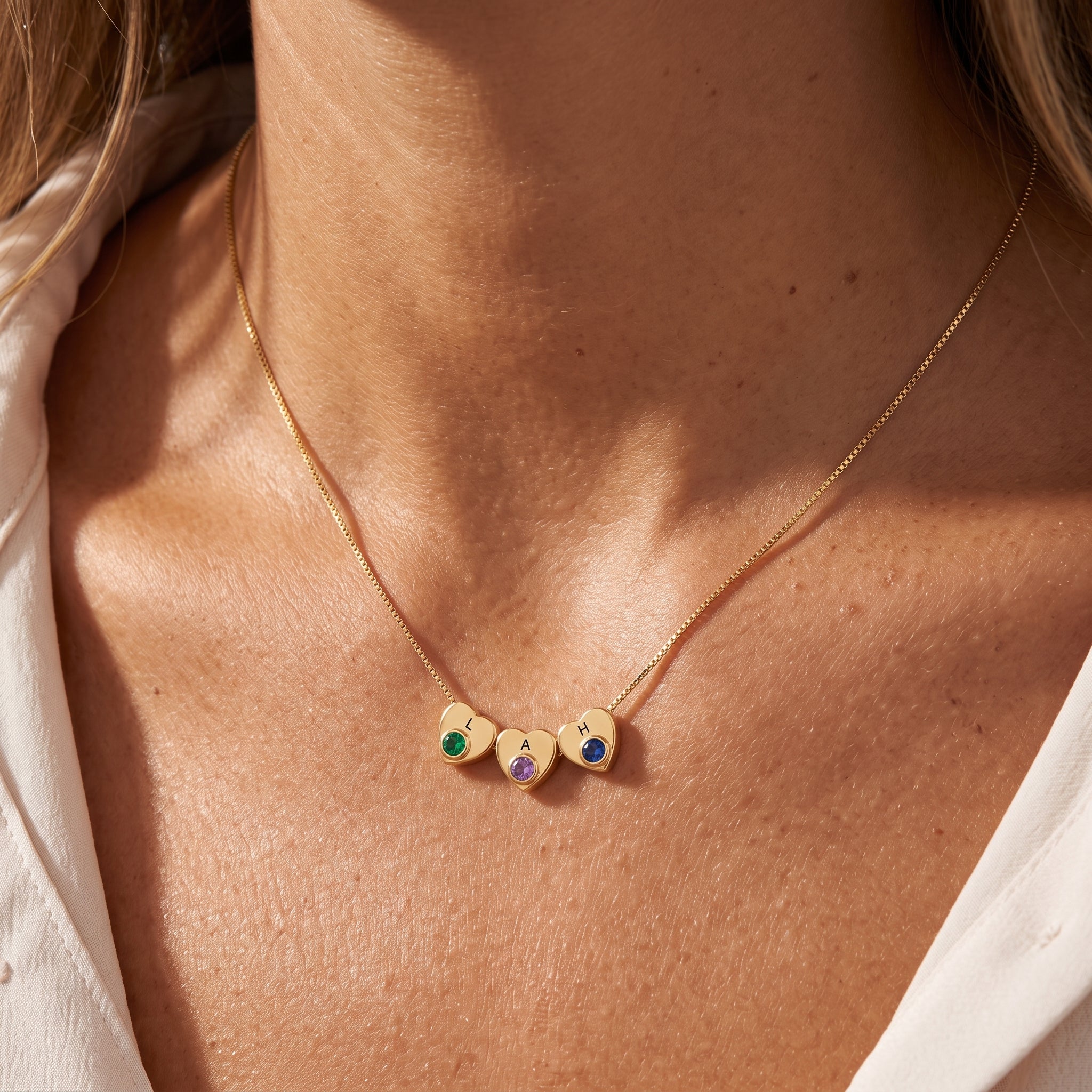 Collar con la inicial de la piedra de nacimiento "Lila"