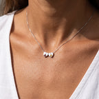 Collar con la inicial de la piedra de nacimiento "Lila"