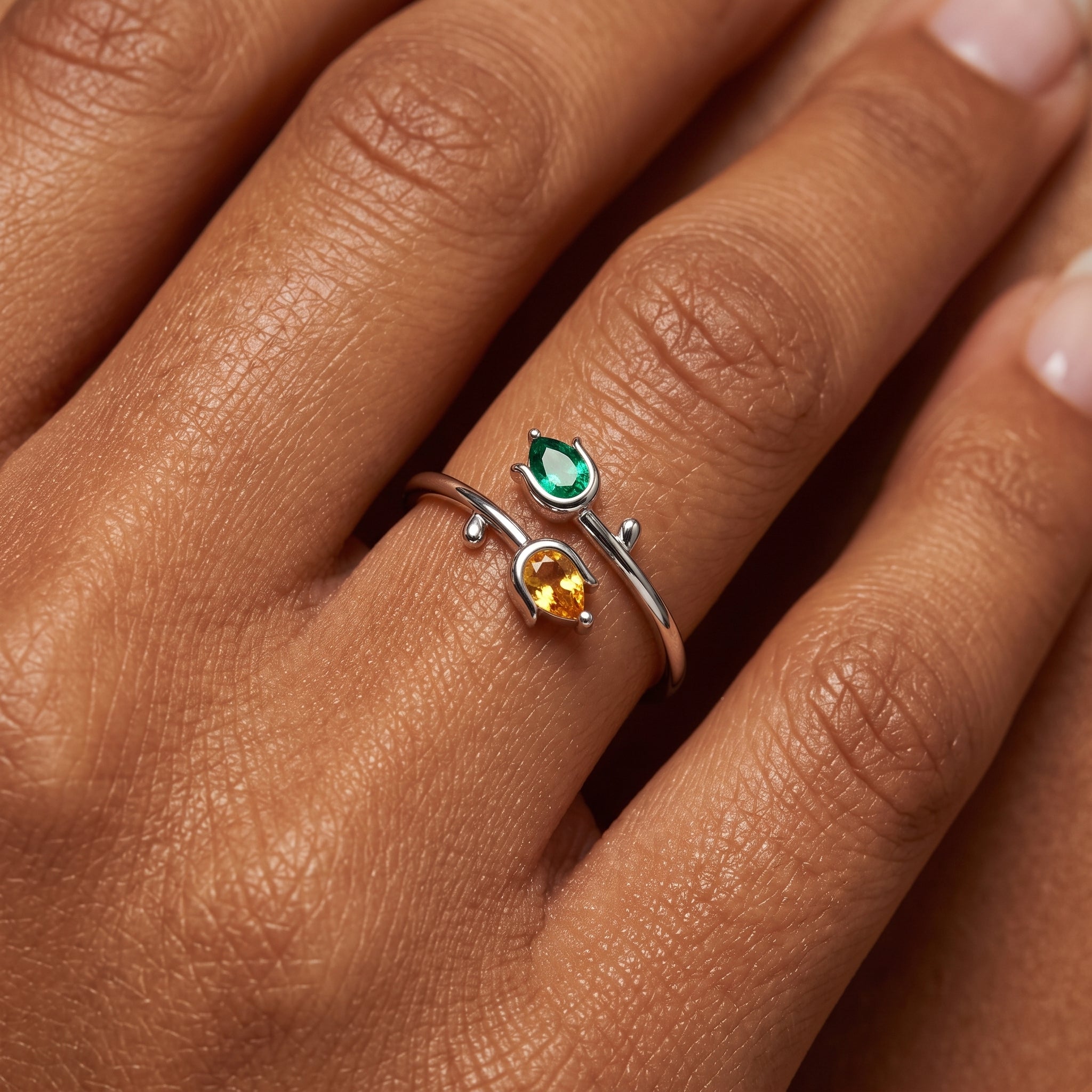Anillo Ajustable de Piedra Natal "Tulipán"