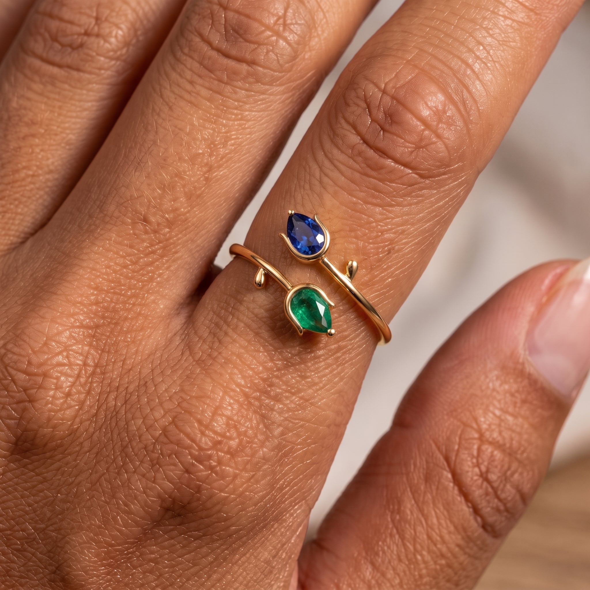 Anillo Ajustable de Piedra Natal "Tulipán"