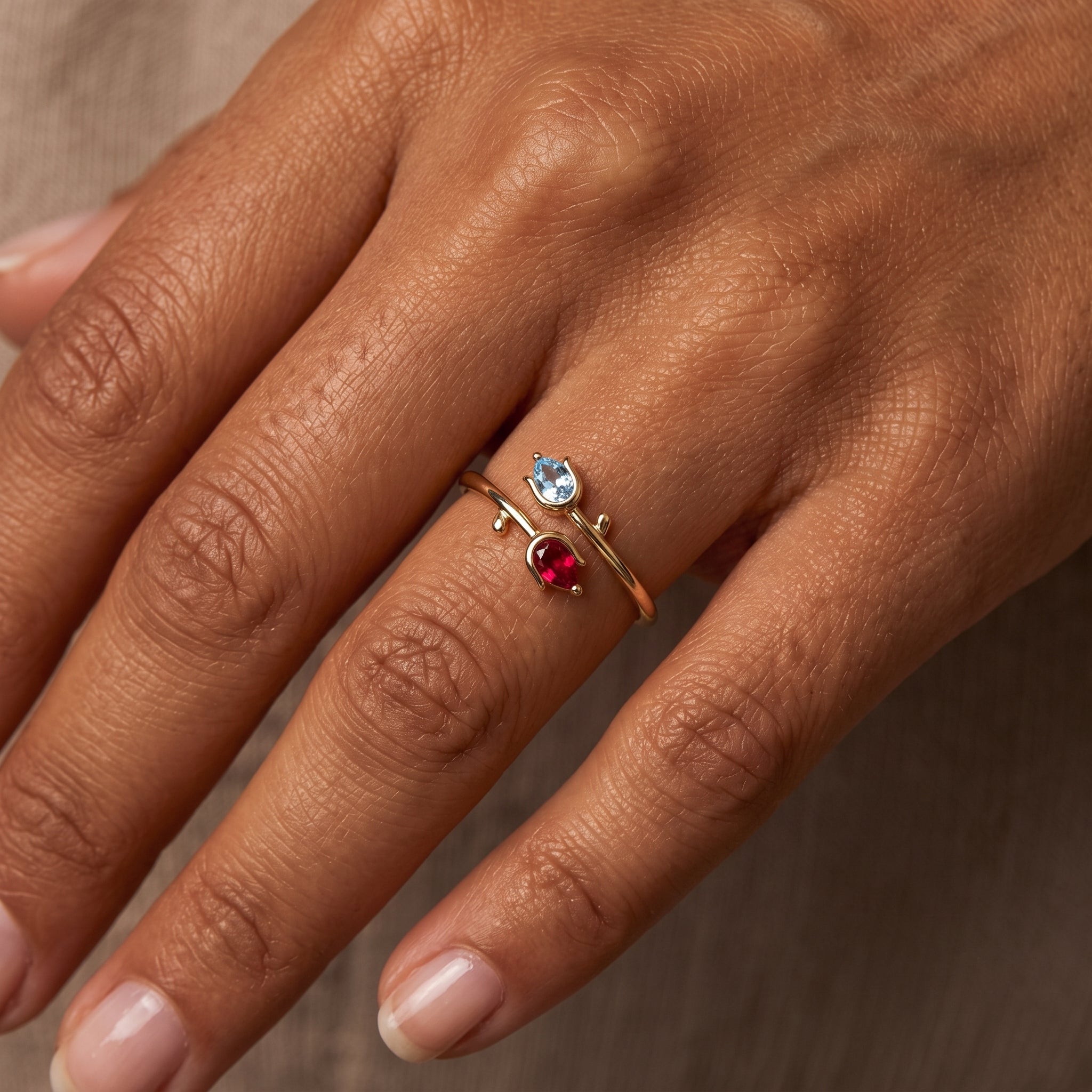 Anillo Ajustable de Piedra Natal "Tulipán"